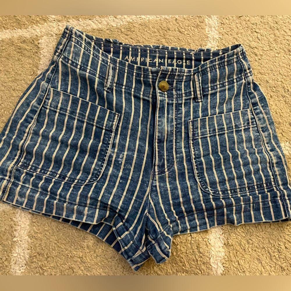 Medium wash American eagle shorts
